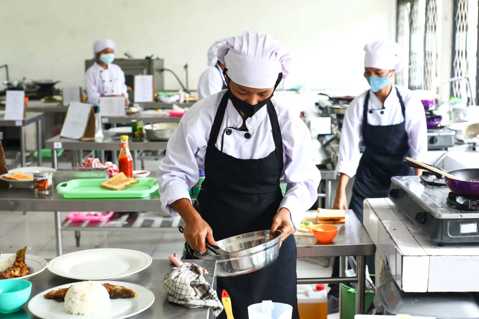 2025版校园食堂食品安全管理体系认证标准解读封面图