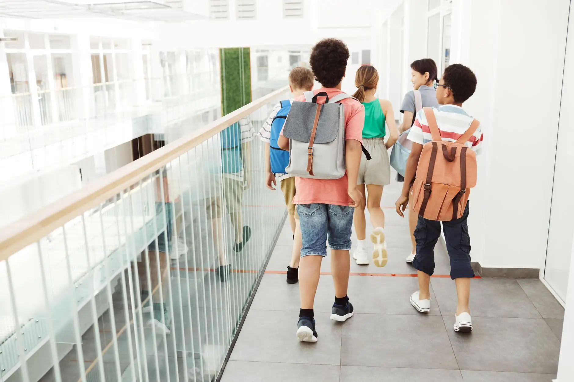 中小学校园食堂托管服务标准流程与操作规范详解封面图