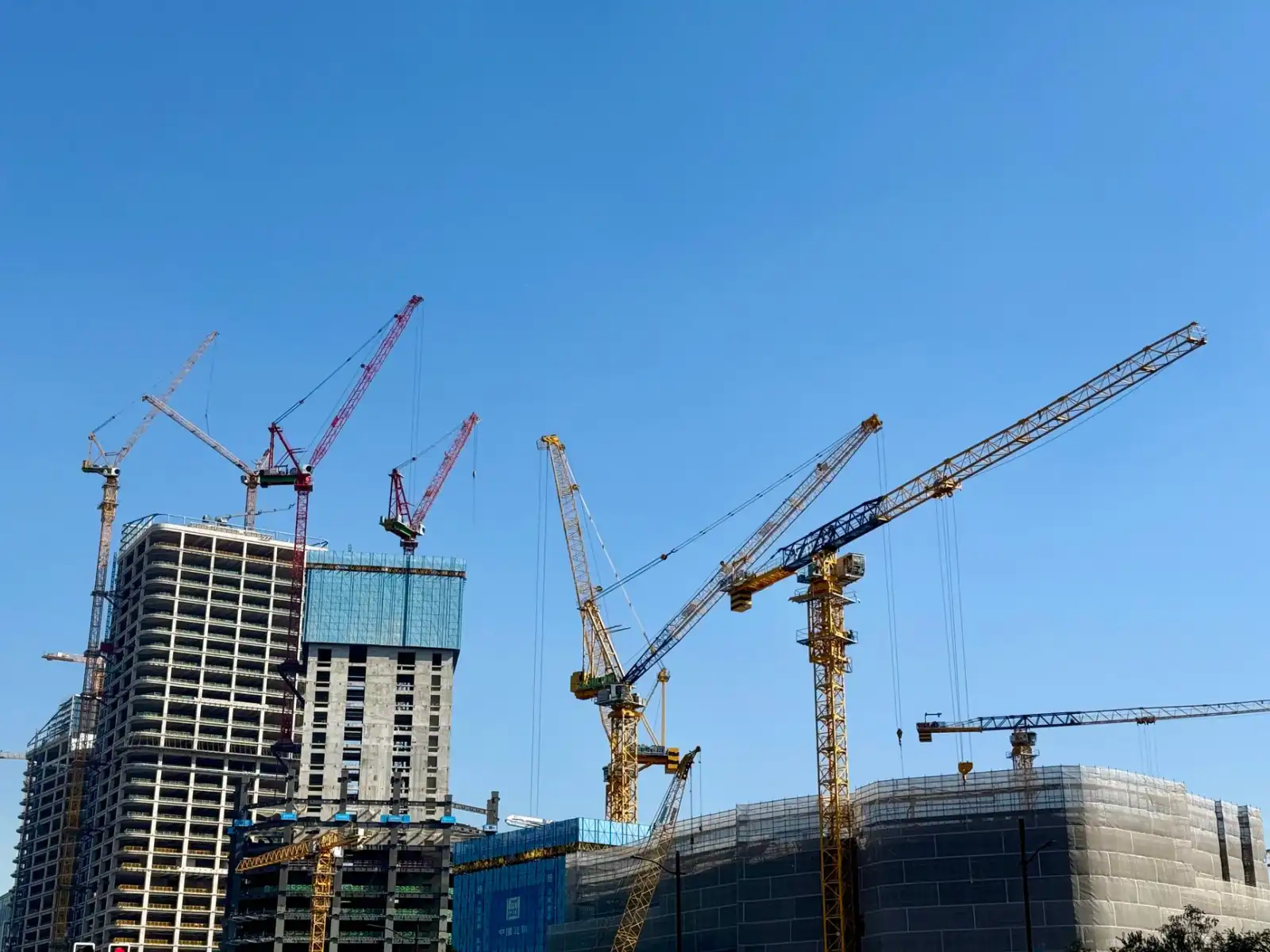 校园食堂托管服务如何通过明厨亮灶工程构建阳光厨房监管体系